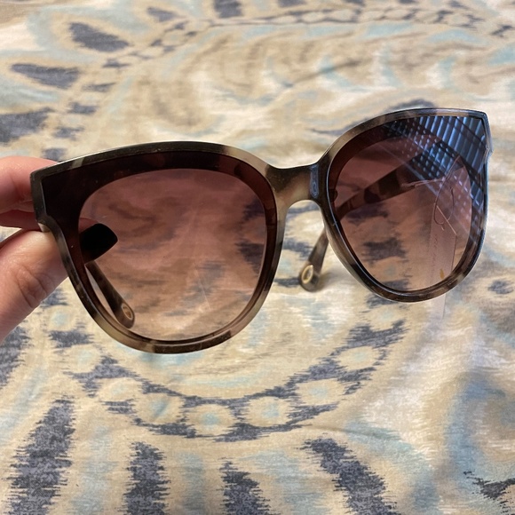 Lele Sadoughi Accessories - 🎉Host Pick🎉 - Lele Sadoughi - Tortoise Brooklyn Sunglasses w/Soft Pouch 🆕😎